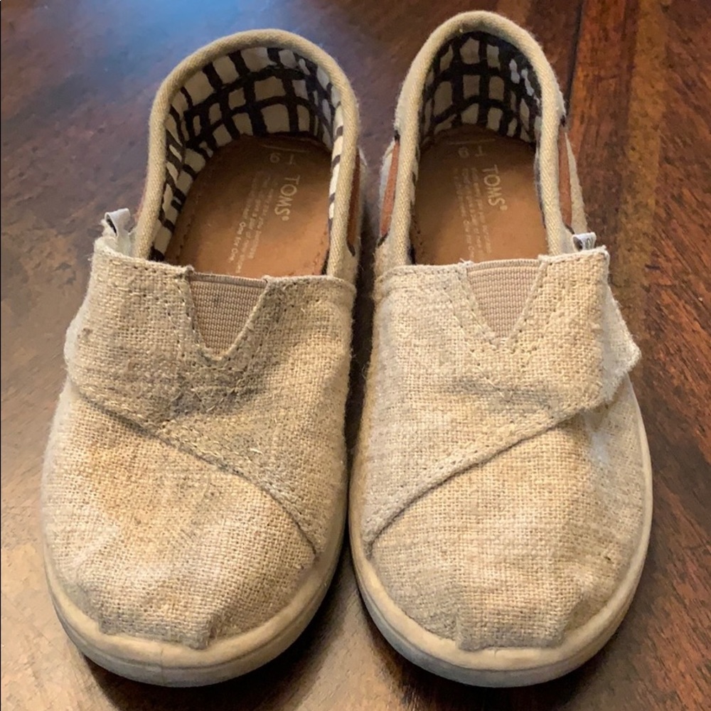 Toms